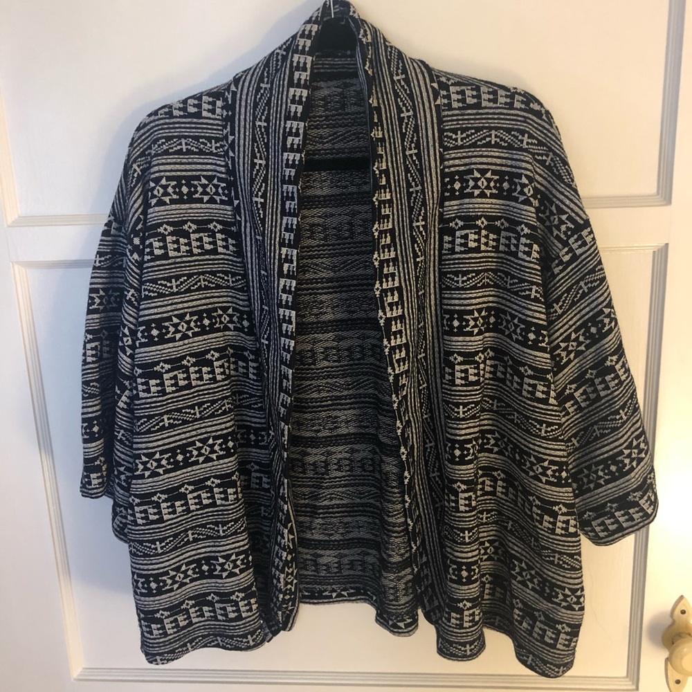 SHORT SLEEVE KIMONO STYLE SWEATER